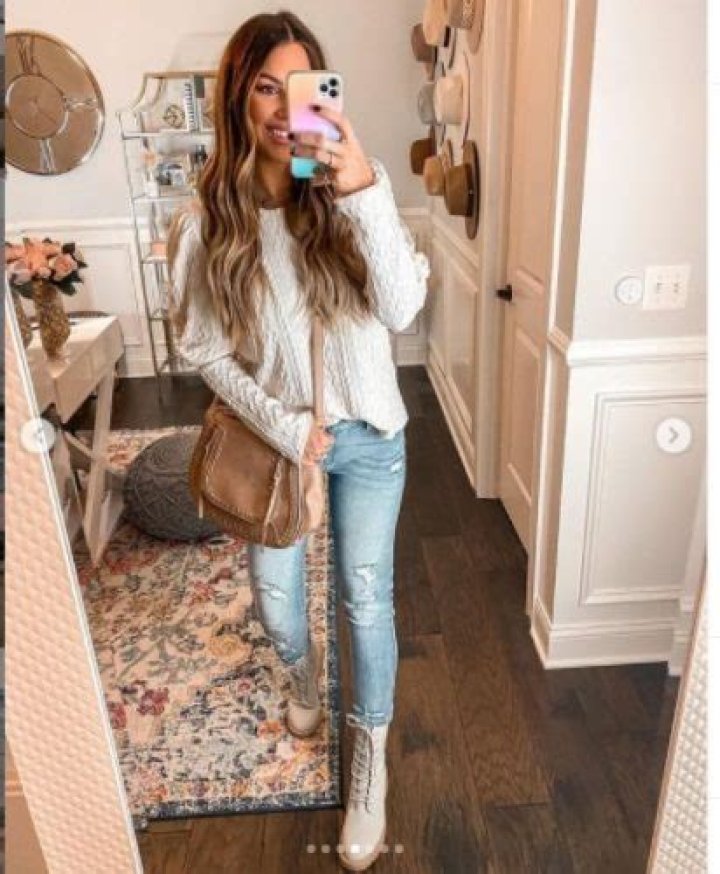 Hollie Woodward Age | Wiki, Net worth, Bio, Height, Husband