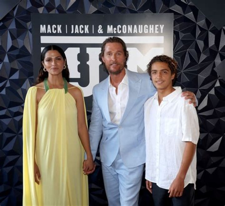 How tall is Matthew McConaughey