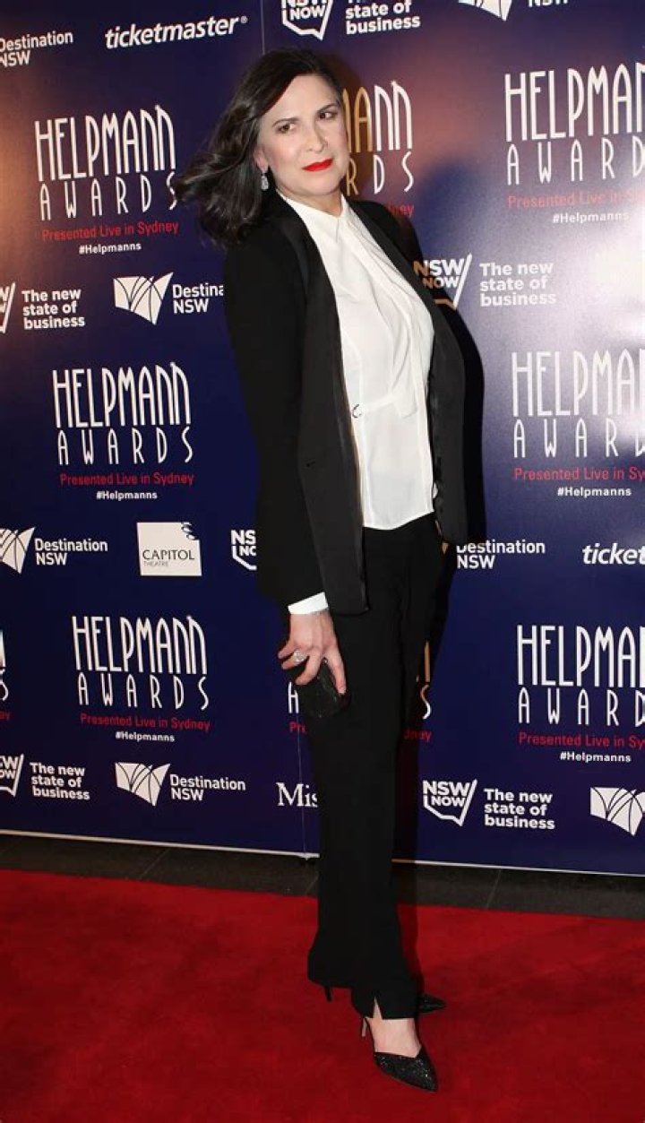How tall is Pamela Rabe
