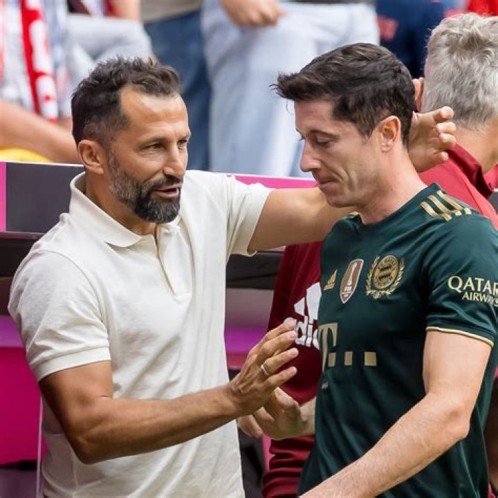 How tall is Robert Lewandowski