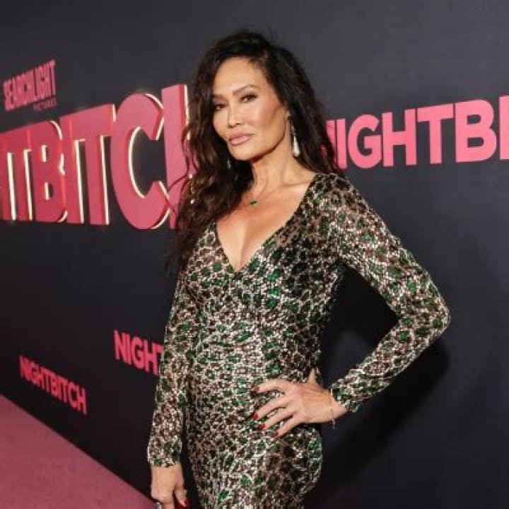 How tall is Tia Carrere