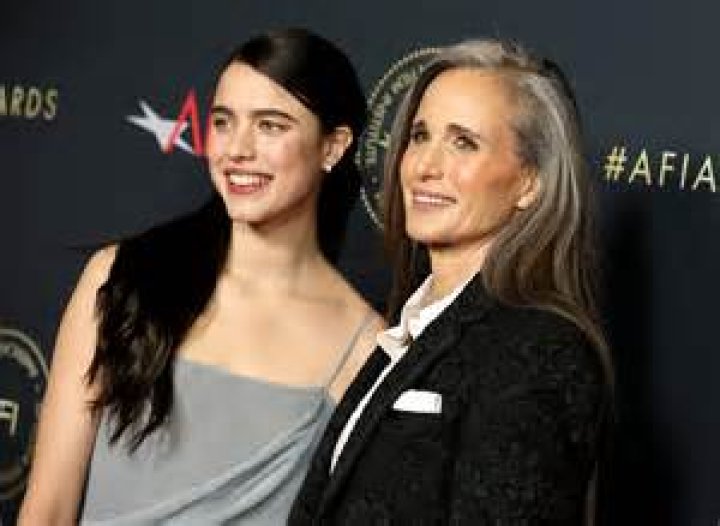 Rainey Qualley Age, Wiki Bio of Andie MacDowell’s Daughter.